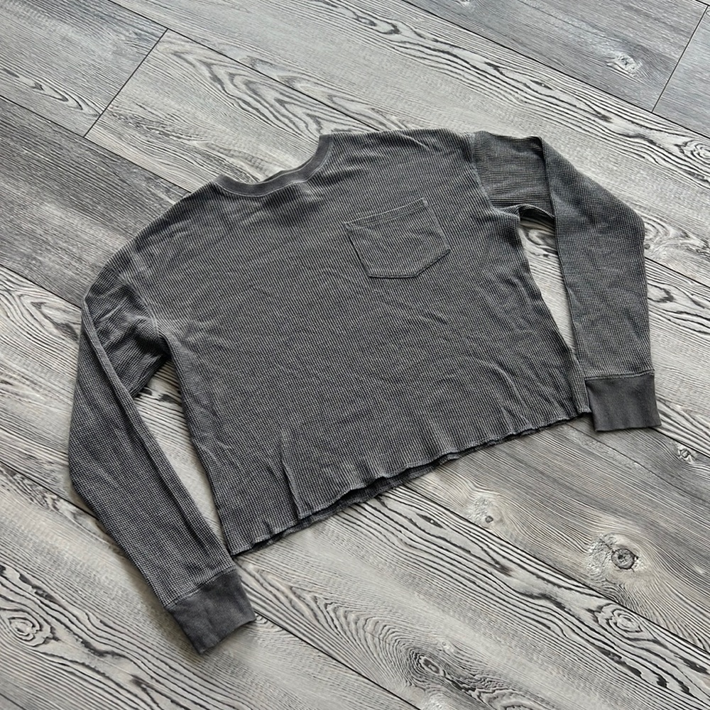 Cropped long sleeve top